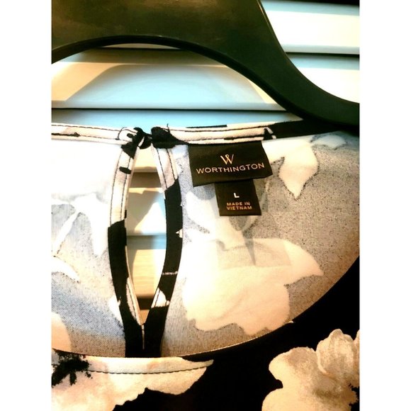 Worthington Black Floral Flutter Sleeve Blouse Women's Large - Picture 3 of 4